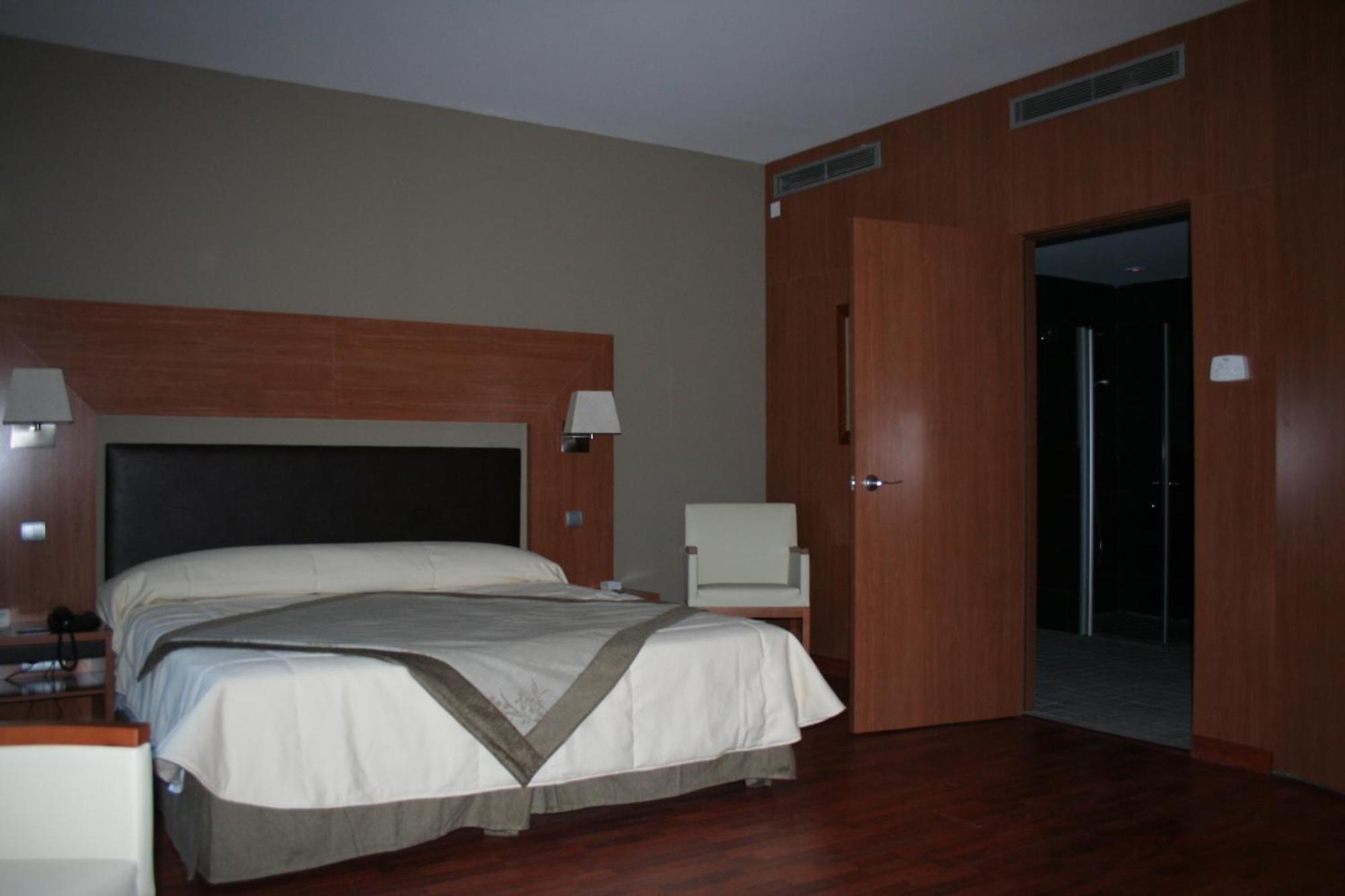 Alti Hotel Bagnères-de-Luchon Exteriör bild